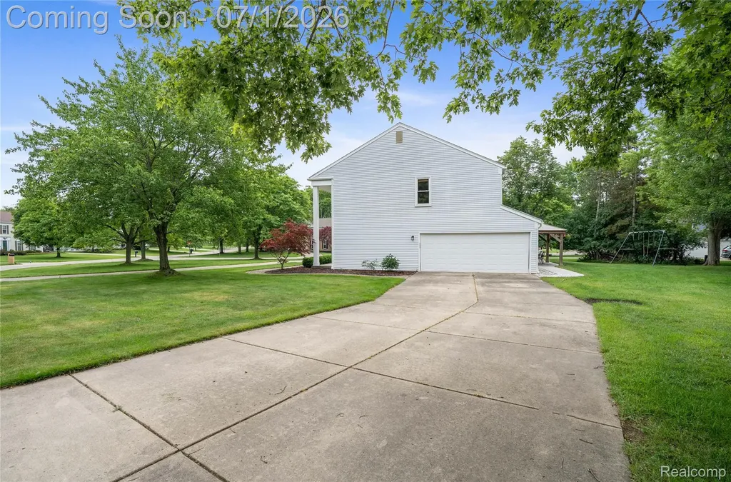 5441 Langlewood Drive West Bloomfield Charter Township MI 48322