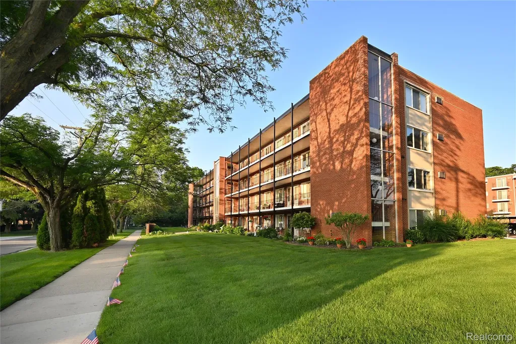 2820 Woodslee Drive Royal Oak City MI 48073