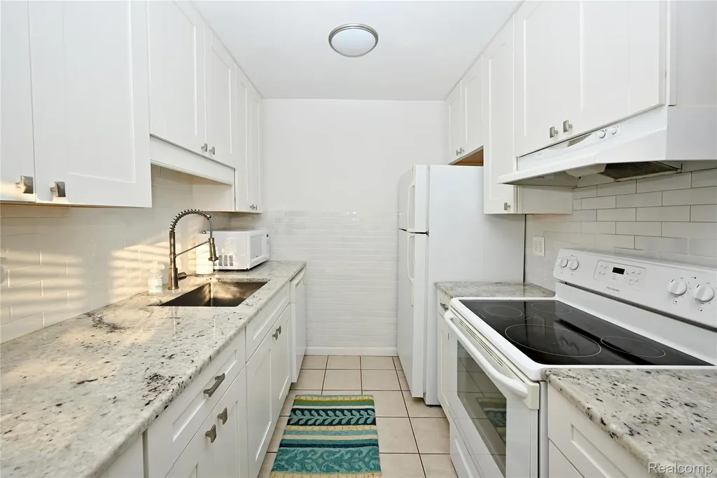 2820 Woodslee Drive Royal Oak City MI 48073