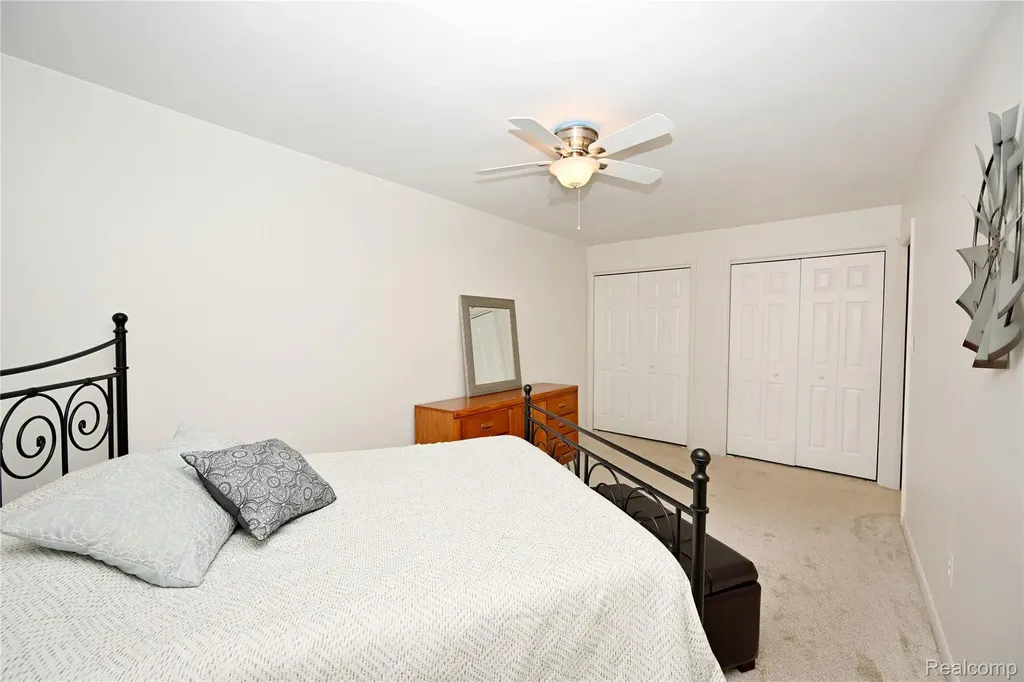 2820 Woodslee Drive Royal Oak City MI 48073