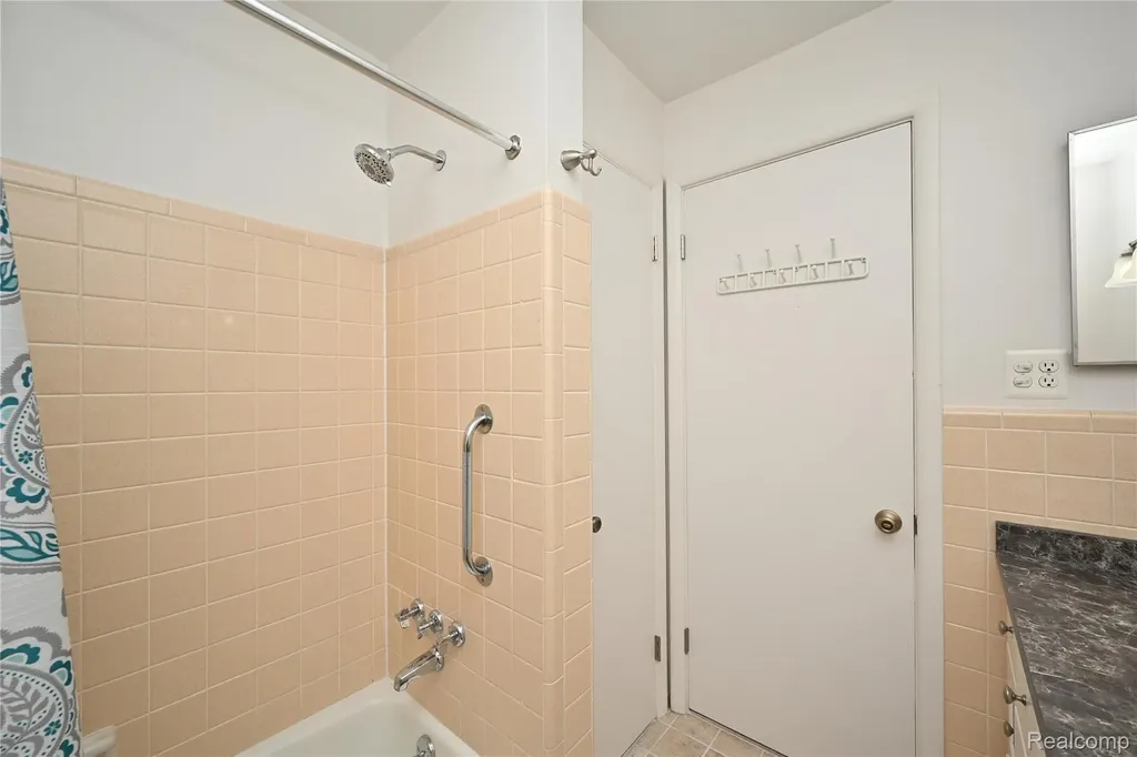 2820 Woodslee Drive Royal Oak City MI 48073