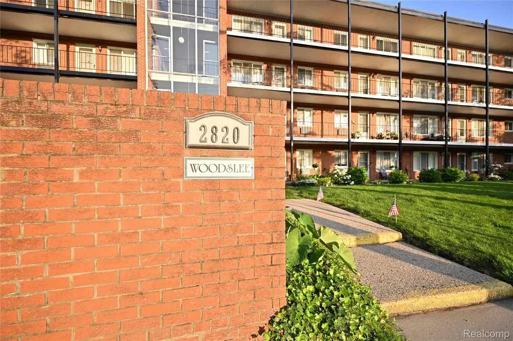 2820 Woodslee Drive Royal Oak City MI 48073