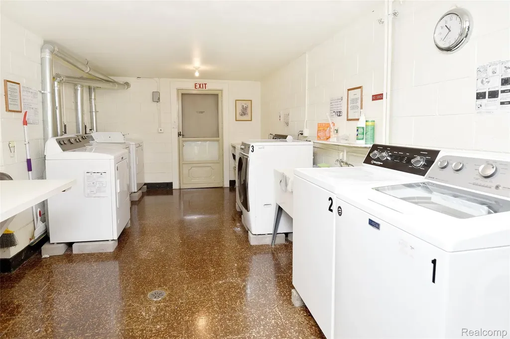 2820 Woodslee Drive Royal Oak City MI 48073
