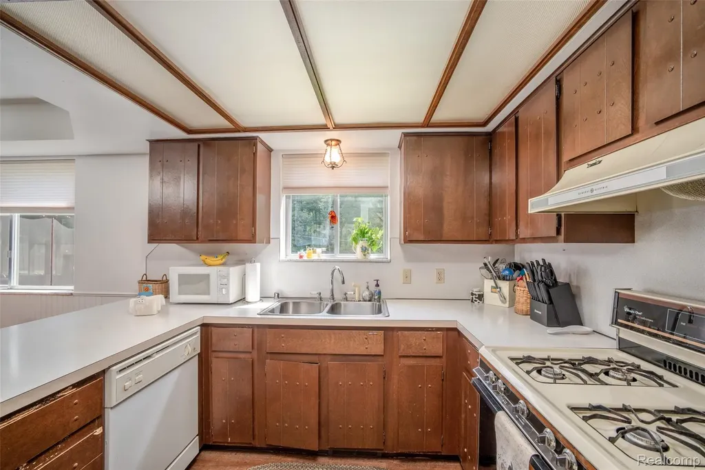 560 Coats Road Orion Charter Township MI 48362