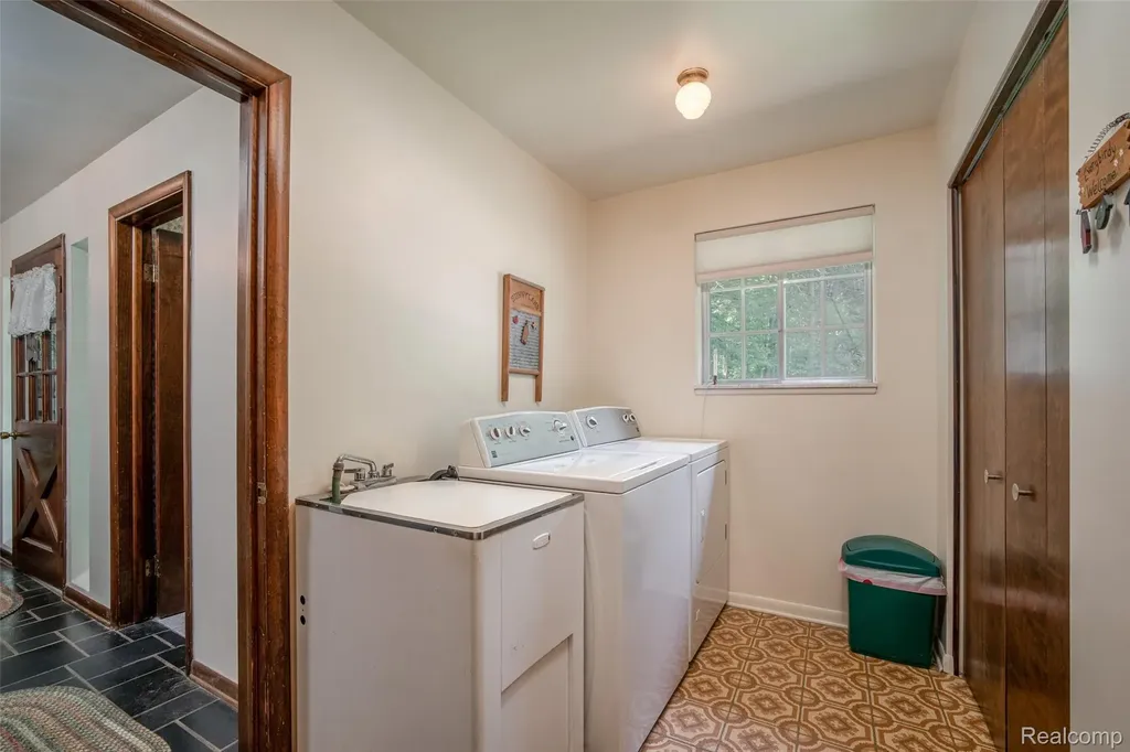 560 Coats Road Orion Charter Township MI 48362