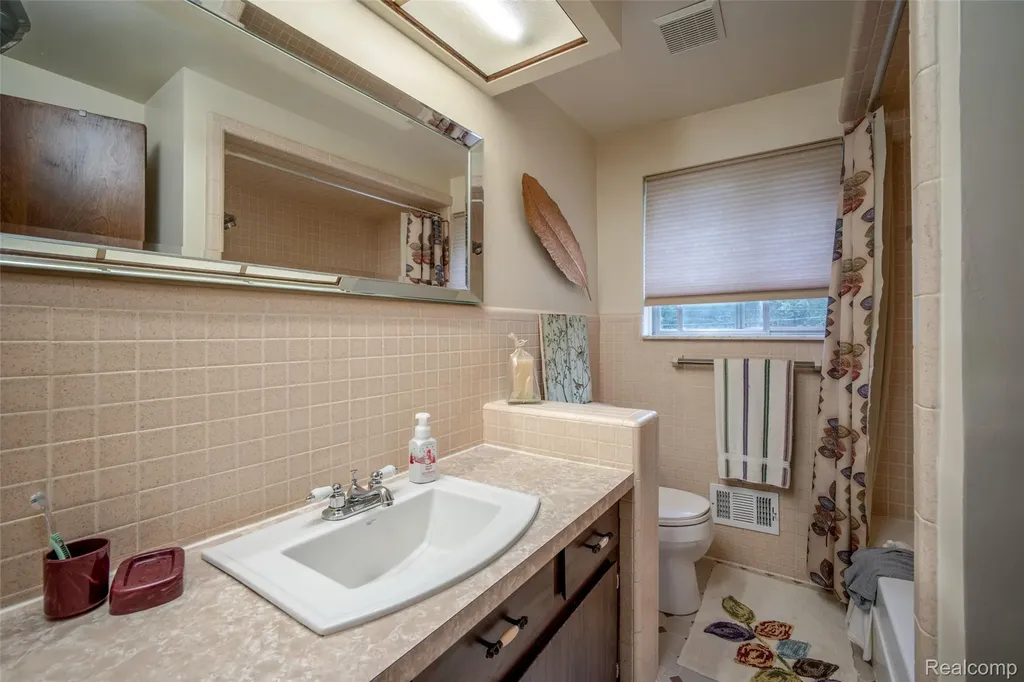560 Coats Road Orion Charter Township MI 48362