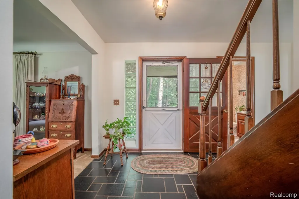 560 Coats Road Orion Charter Township MI 48362