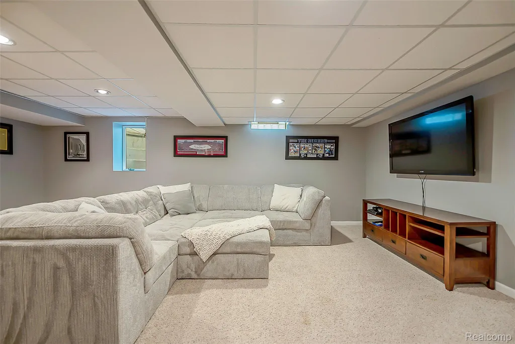25823 Carriage Lane Lyon Charter Township MI 48178