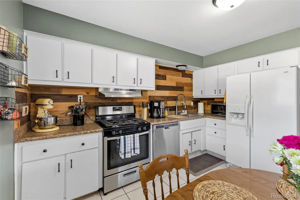 154 Noble Street Milford Village MI 48381