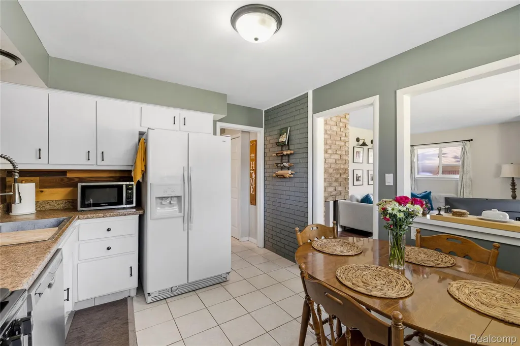 154 Noble Street Milford Village MI 48381