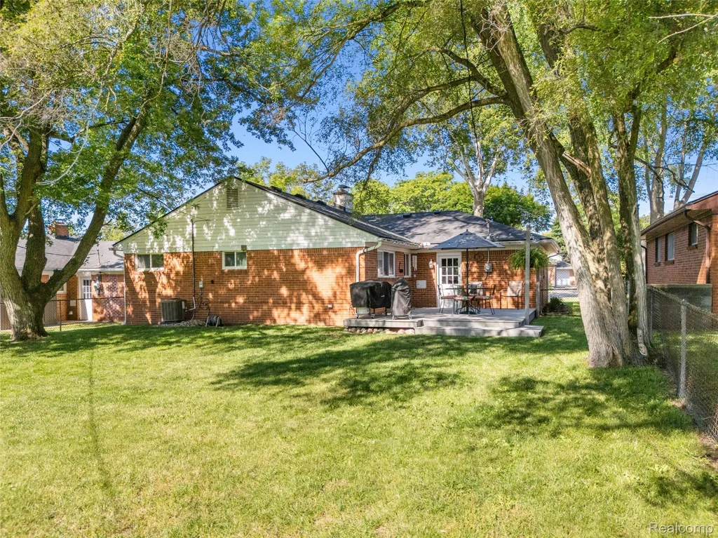 154 Noble Street Milford Village MI 48381