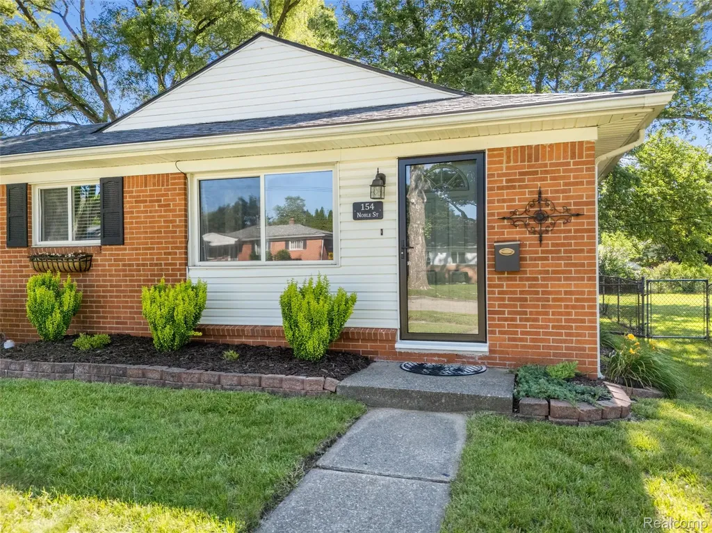 154 Noble Street Milford Village MI 48381
