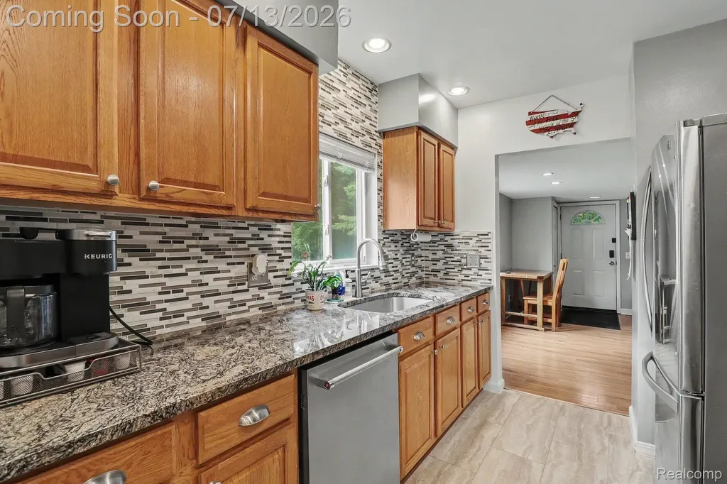 3691 Woodview Avenue West Bloomfield Charter Township MI 48324