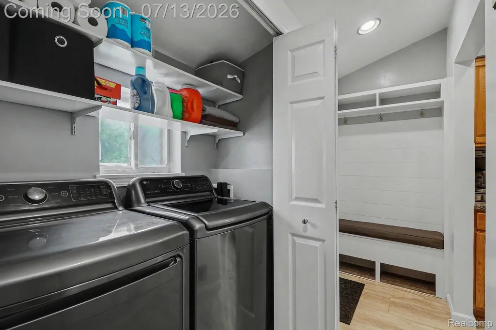 3691 Woodview Avenue West Bloomfield Charter Township MI 48324