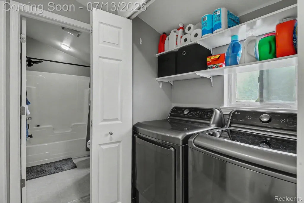 3691 Woodview Avenue West Bloomfield Charter Township MI 48324