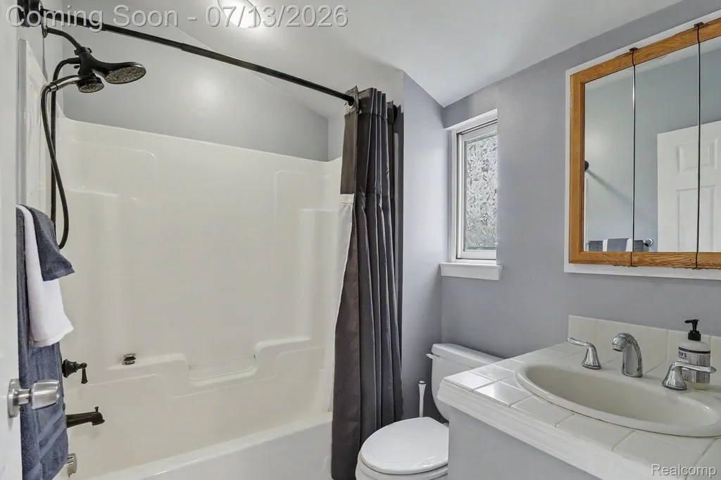 3691 Woodview Avenue West Bloomfield Charter Township MI 48324