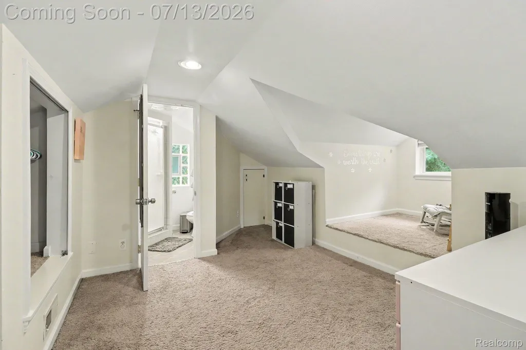 3691 Woodview Avenue West Bloomfield Charter Township MI 48324