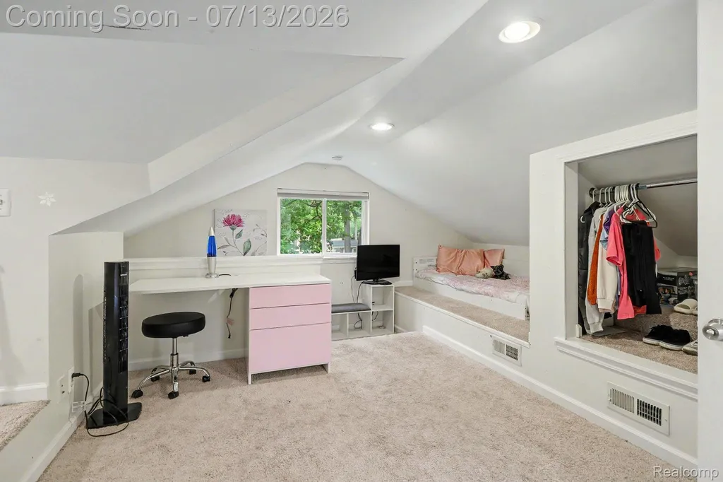 3691 Woodview Avenue West Bloomfield Charter Township MI 48324