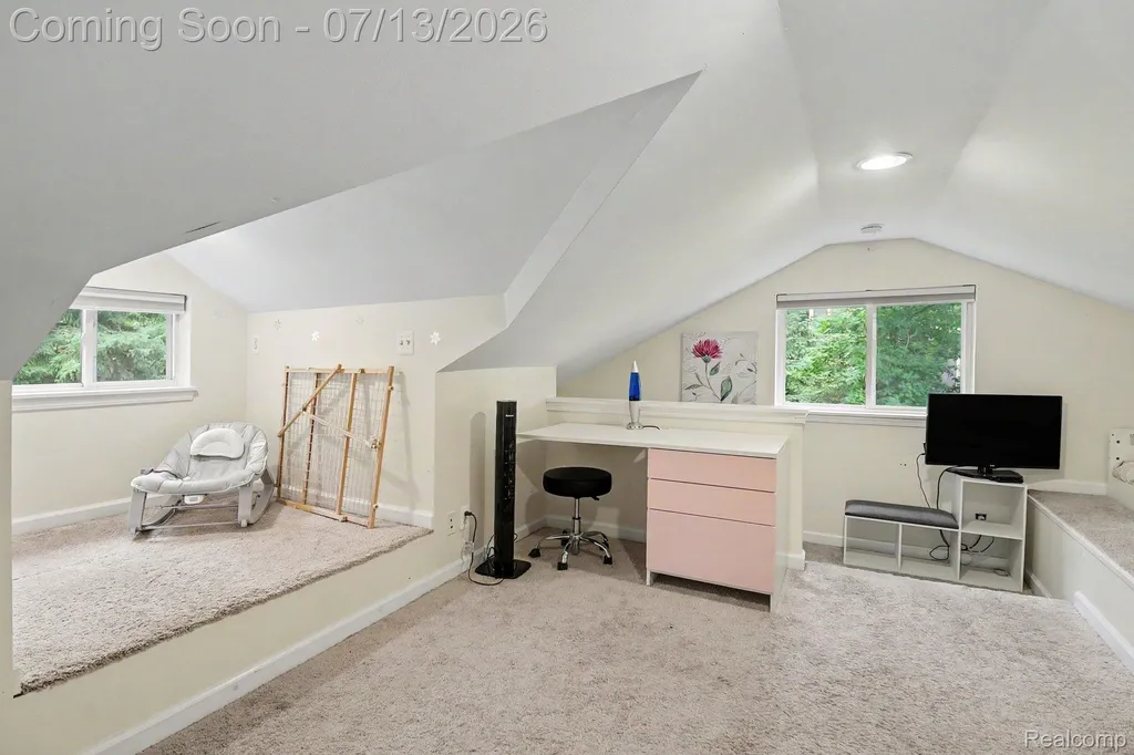 3691 Woodview Avenue West Bloomfield Charter Township MI 48324