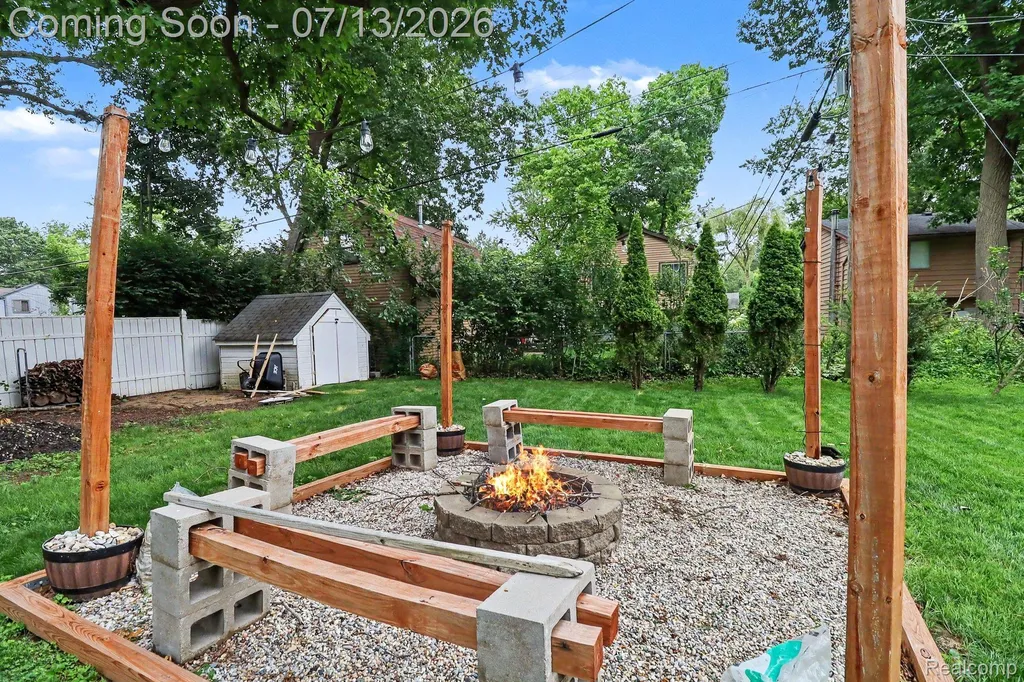 3691 Woodview Avenue West Bloomfield Charter Township MI 48324