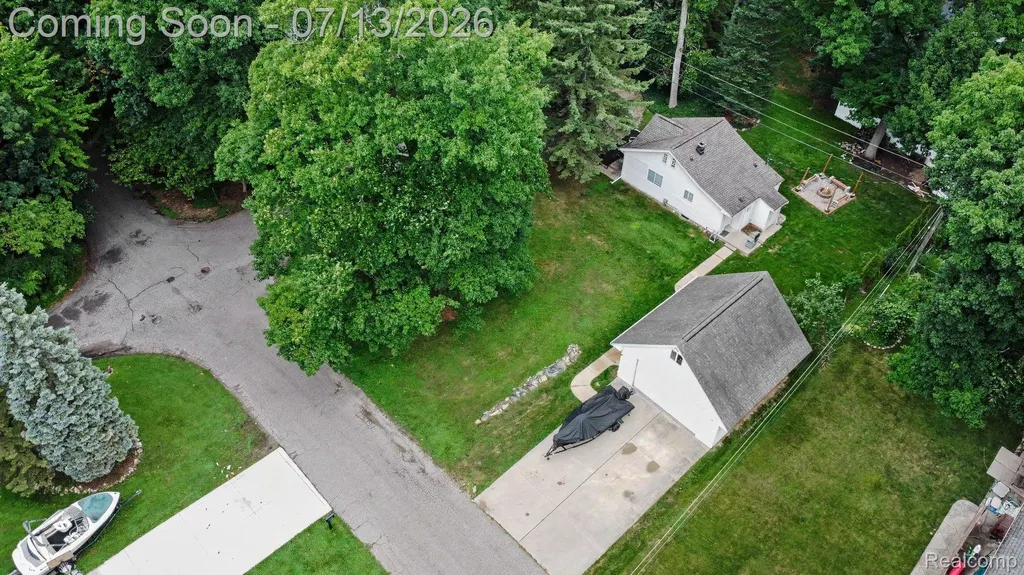 3691 Woodview Avenue West Bloomfield Charter Township MI 48324