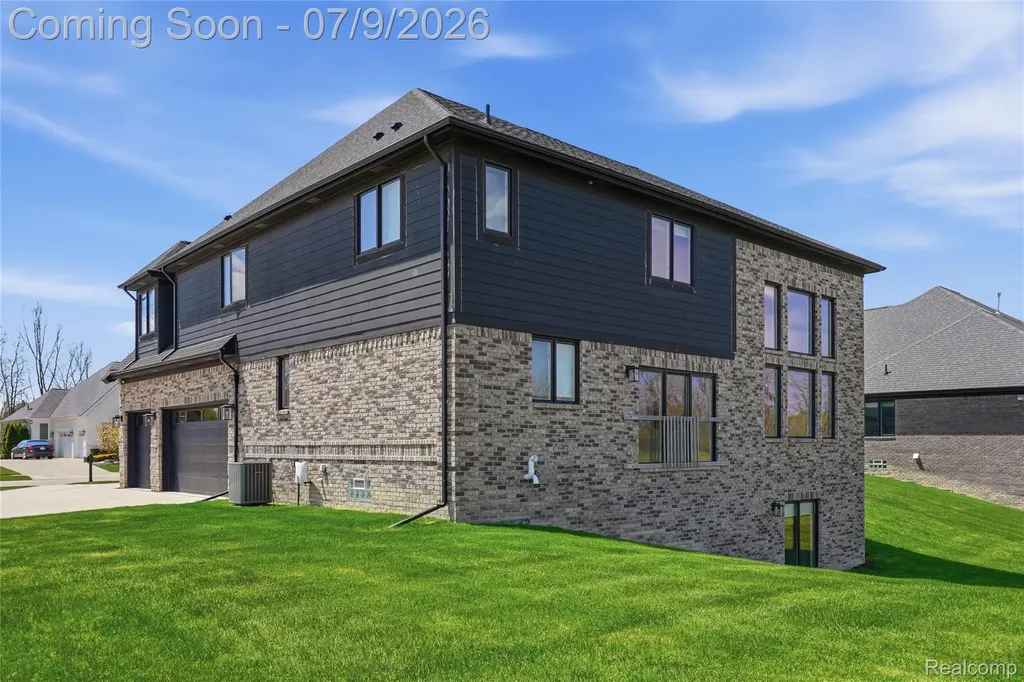 11963 Forest Brook Drive Washington Township MI 48094