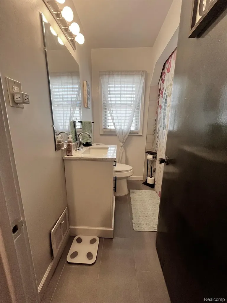 15854 Englewood Avenue Allen Park City MI 48101
