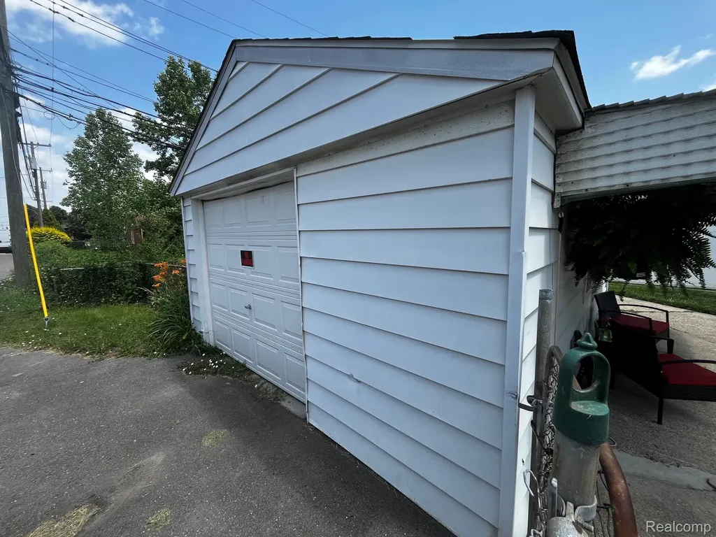 15854 Englewood Avenue Allen Park City MI 48101