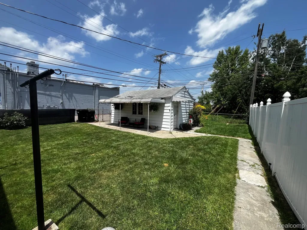 15854 Englewood Avenue Allen Park City MI 48101