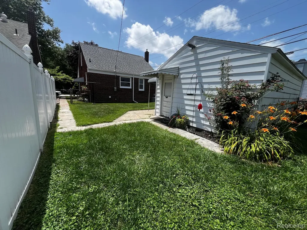 15854 Englewood Avenue Allen Park City MI 48101