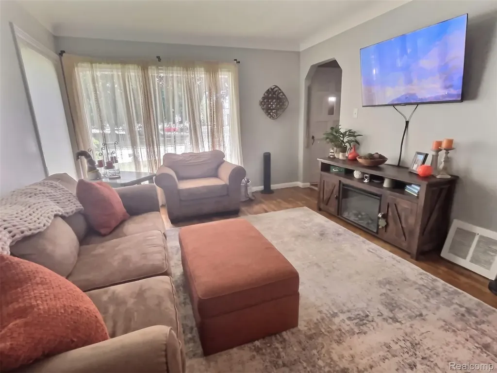 15854 Englewood Avenue Allen Park City MI 48101