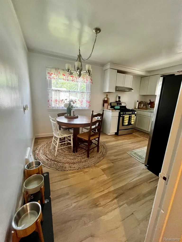 15854 Englewood Avenue Allen Park City MI 48101
