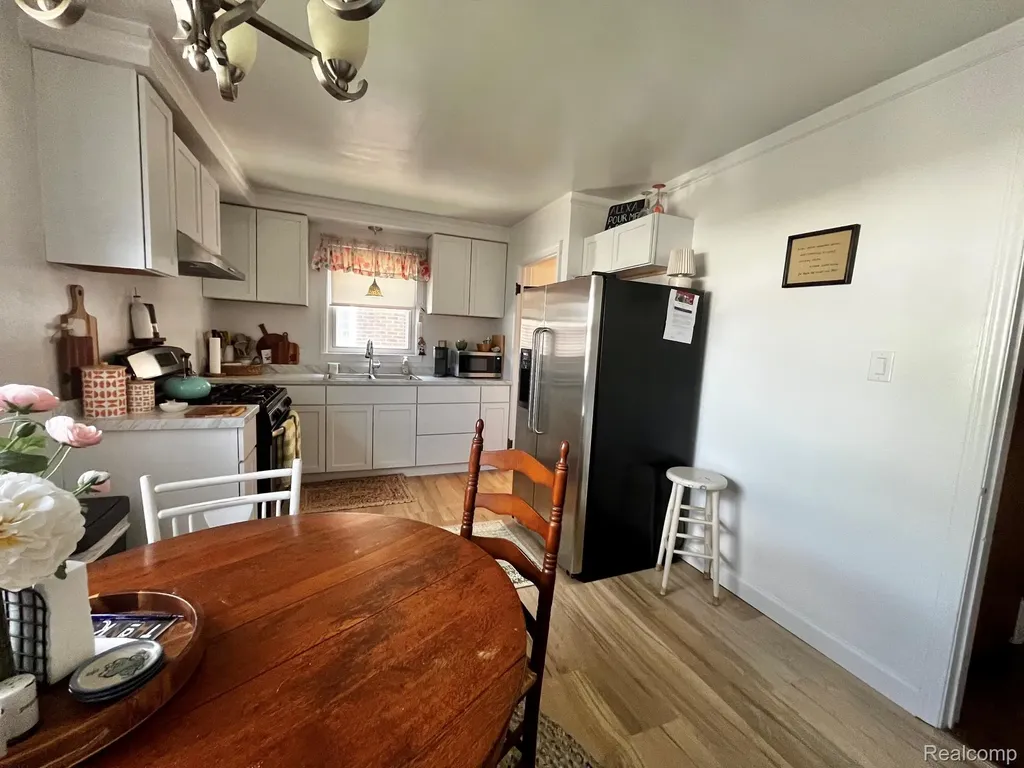 15854 Englewood Avenue Allen Park City MI 48101