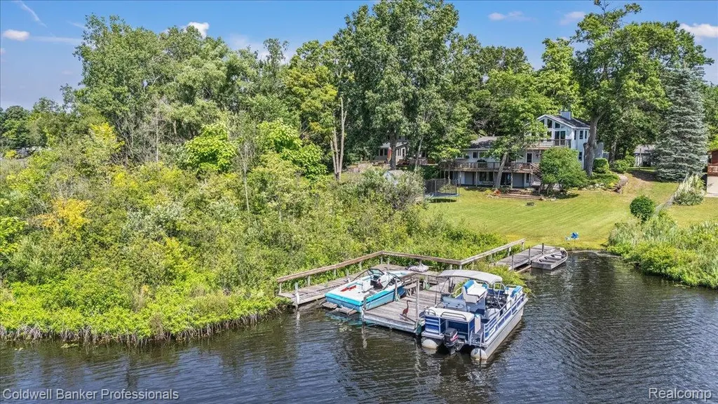 1325 Elkhorn Lake Road Orion Charter Township MI 48362