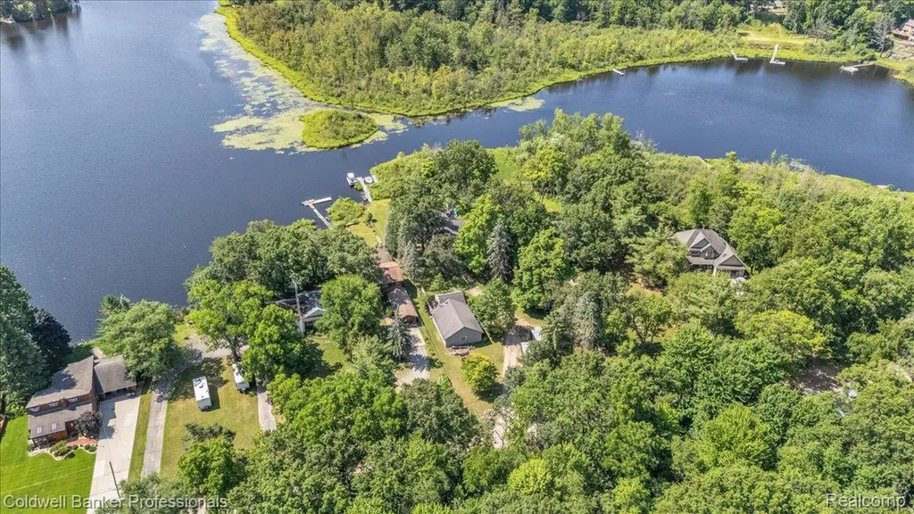 1325 Elkhorn Lake Road Orion Charter Township MI 48362