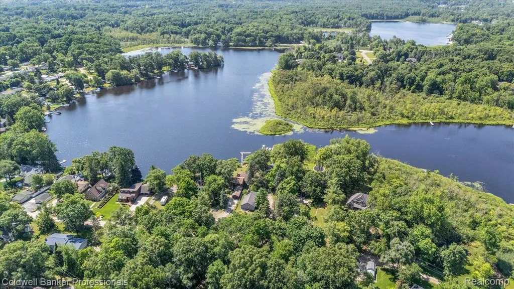 1325 Elkhorn Lake Road Orion Charter Township MI 48362