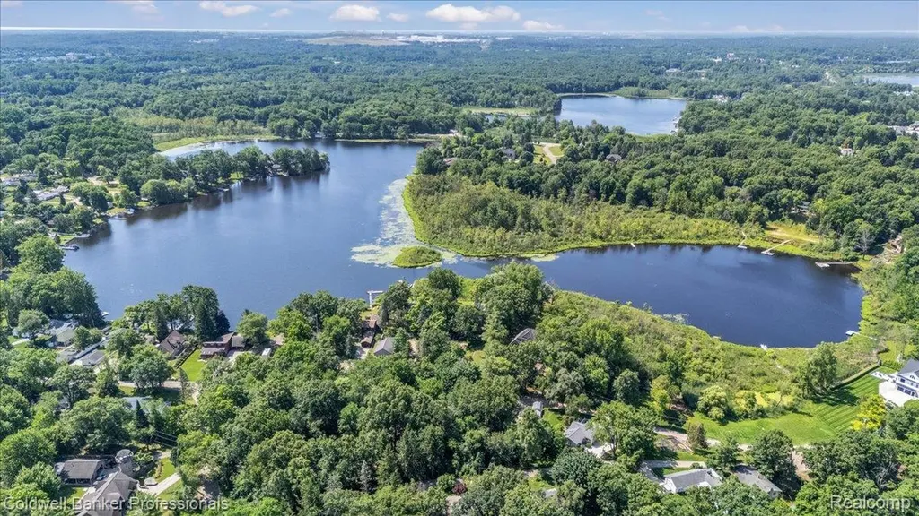 1325 Elkhorn Lake Road Orion Charter Township MI 48362
