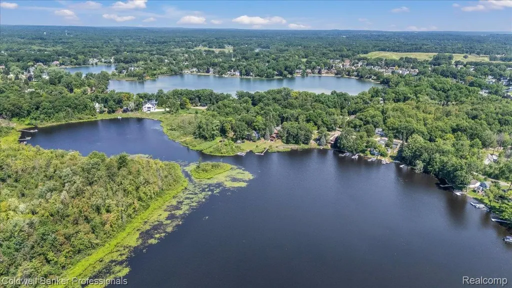 1325 Elkhorn Lake Road Orion Charter Township MI 48362