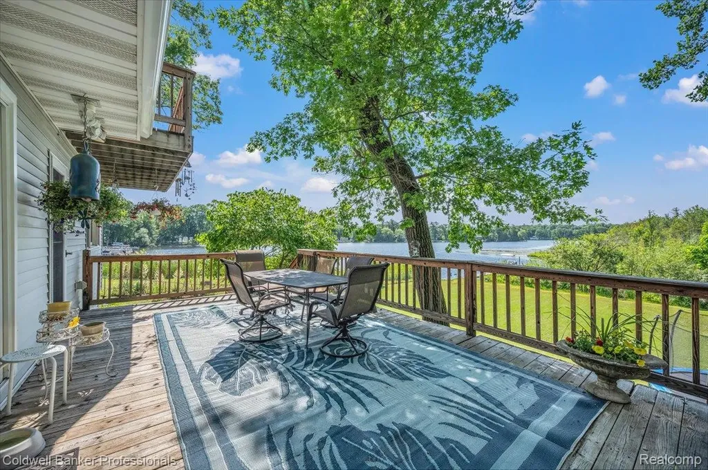 1325 Elkhorn Lake Road Orion Charter Township MI 48362