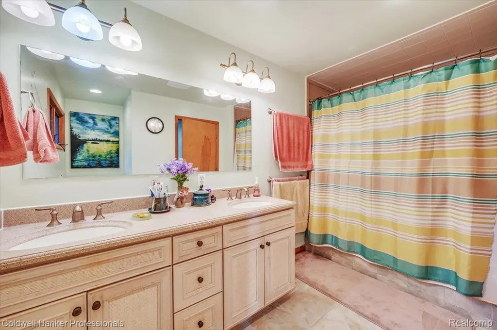 1325 Elkhorn Lake Road Orion Charter Township MI 48362