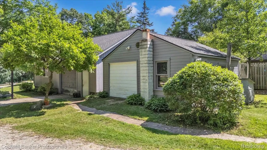 1325 Elkhorn Lake Road Orion Charter Township MI 48362