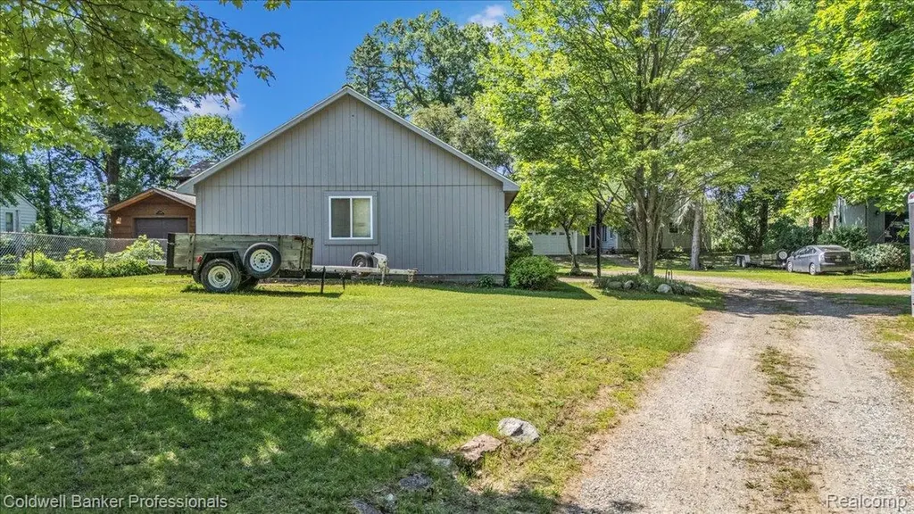 1325 Elkhorn Lake Road Orion Charter Township MI 48362