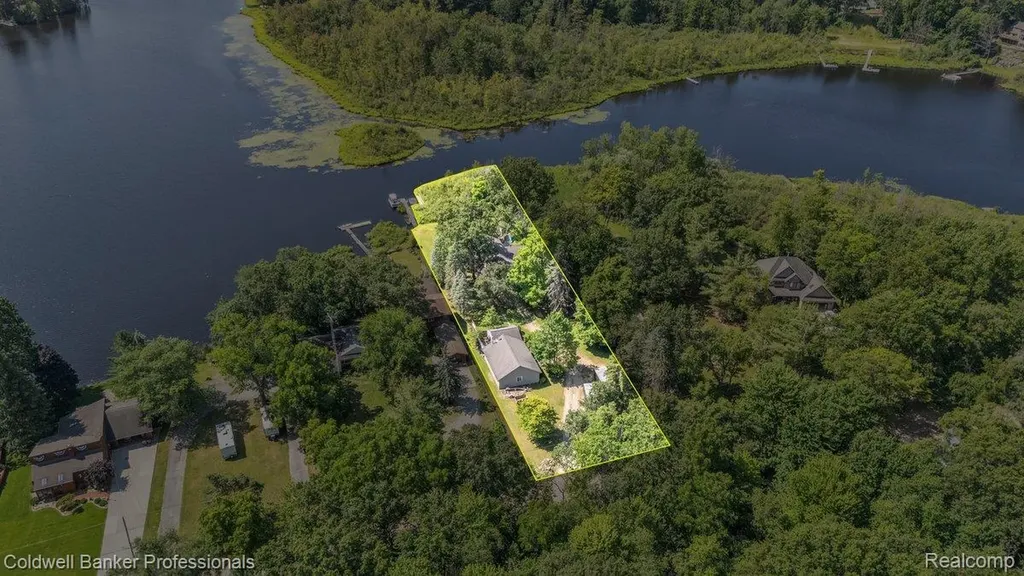 1325 Elkhorn Lake Road Orion Charter Township MI 48362