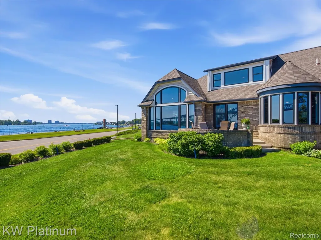 1842 Edison Shores Place Port Huron City MI 48060