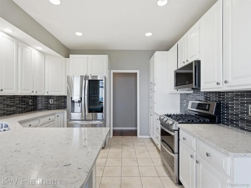 1842 Edison Shores Place Port Huron City MI 48060