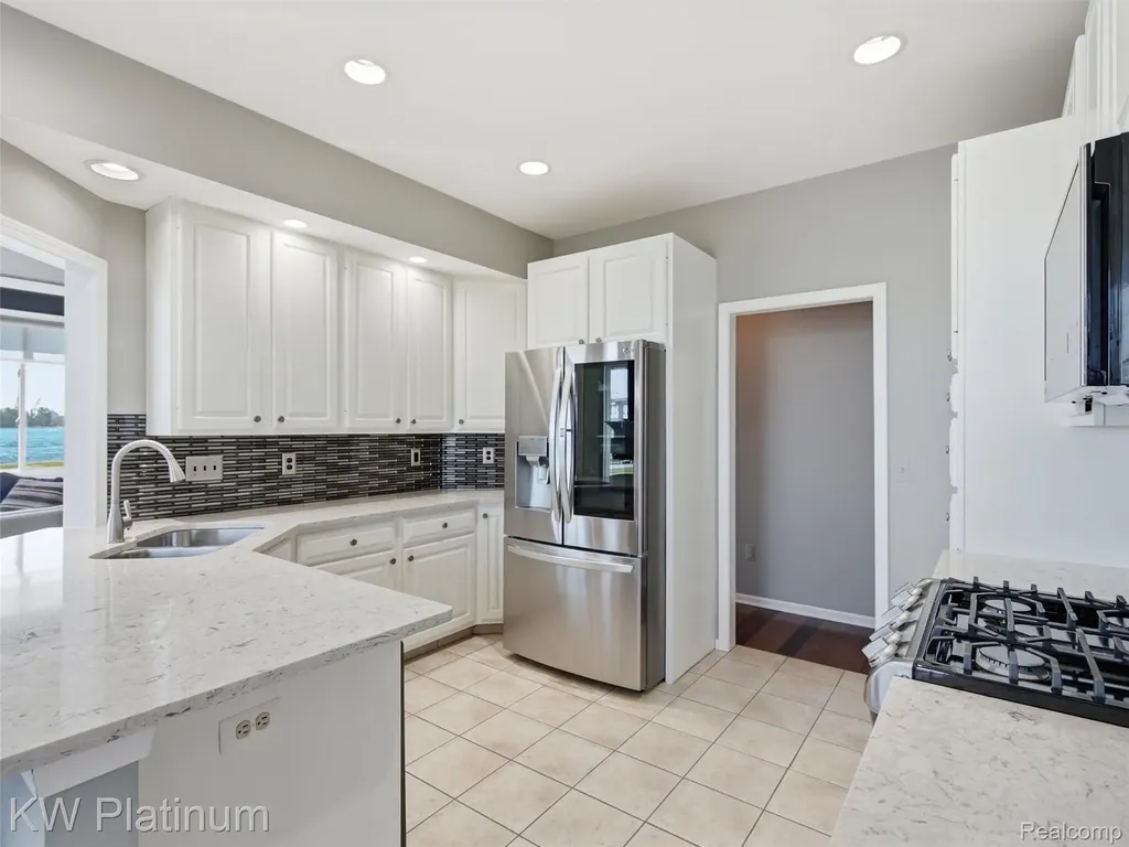 1842 Edison Shores Place Port Huron City MI 48060