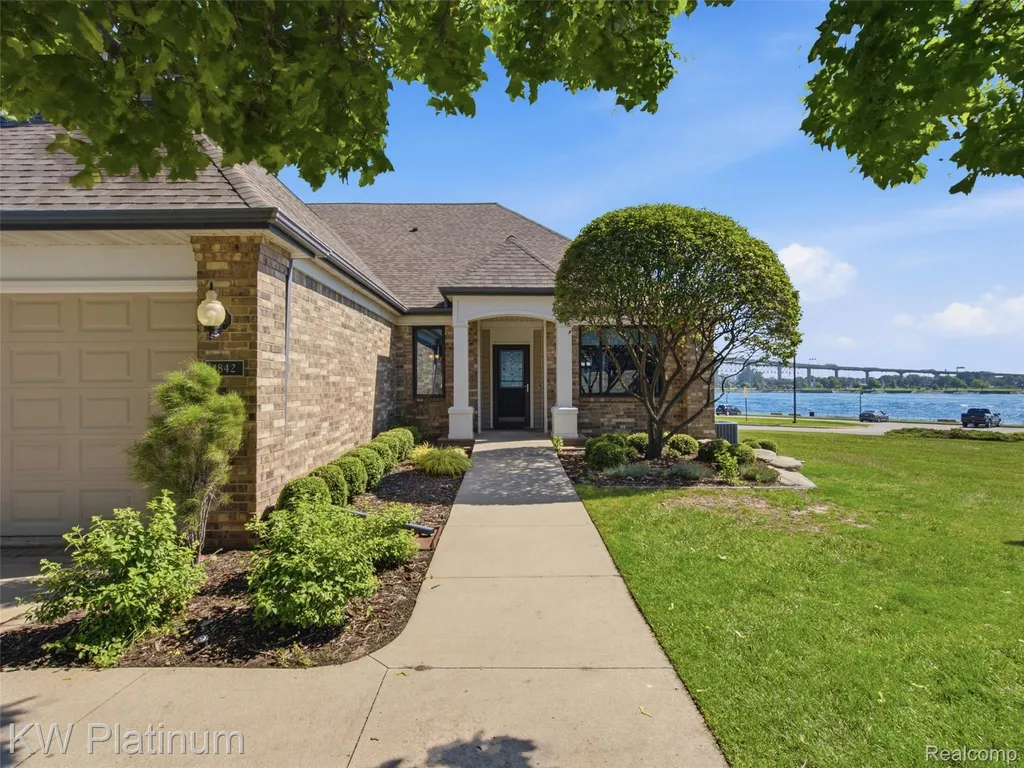 1842 Edison Shores Place Port Huron City MI 48060