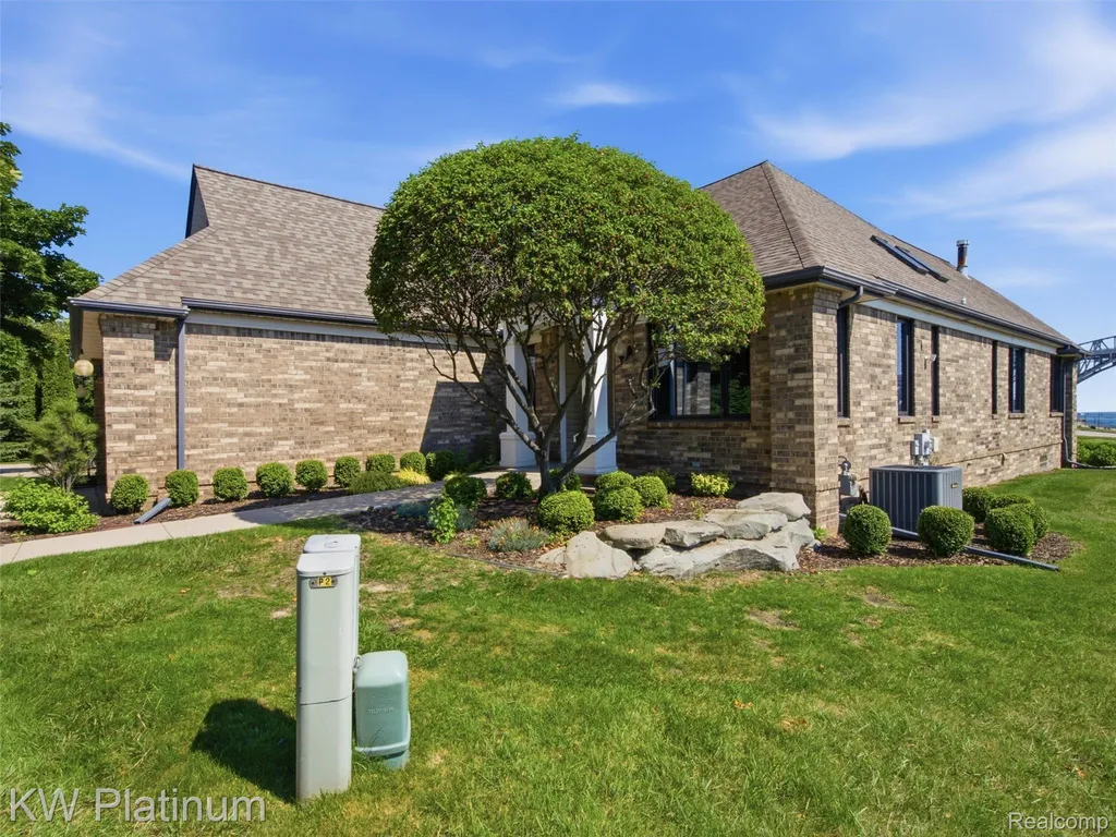 1842 Edison Shores Place Port Huron City MI 48060