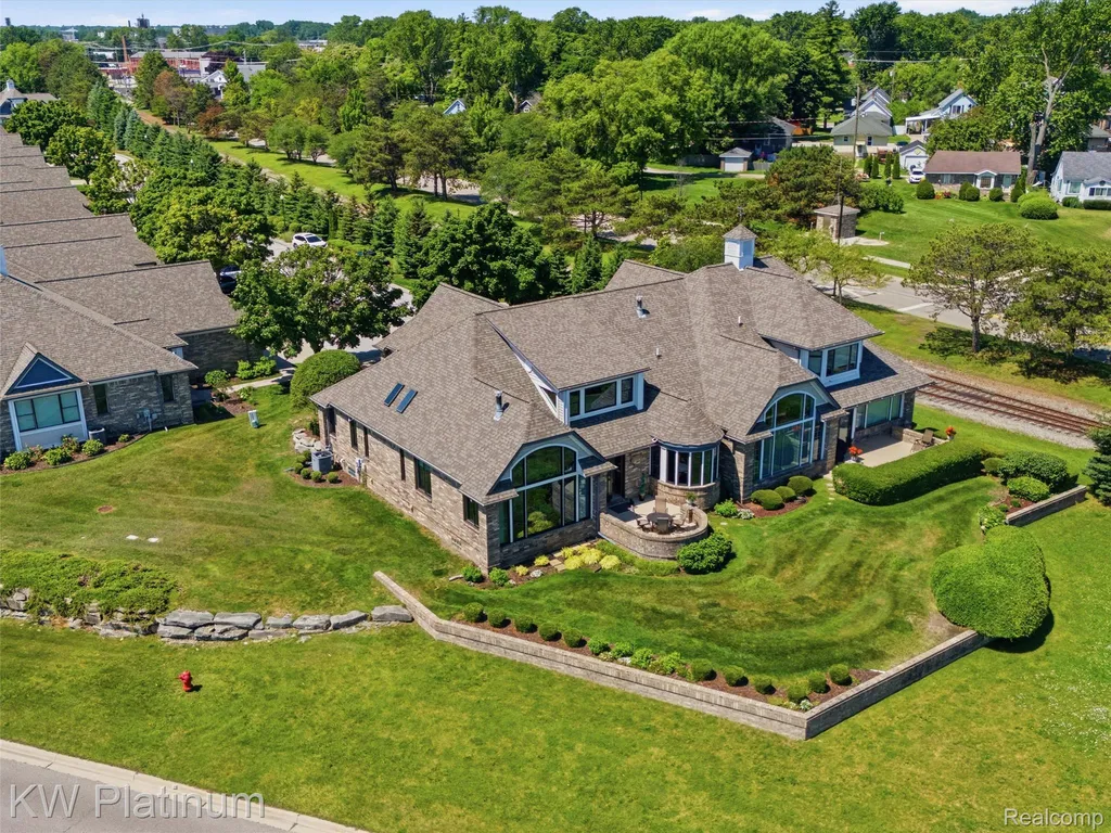 1842 Edison Shores Place Port Huron City MI 48060