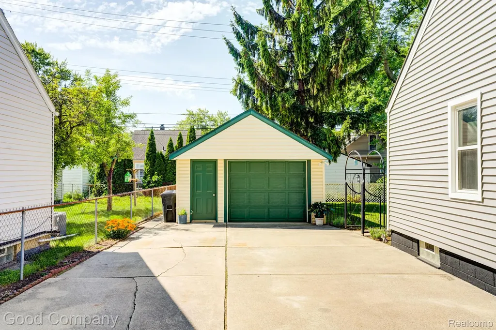 2270 Chestnut Street Ferndale City MI 48220